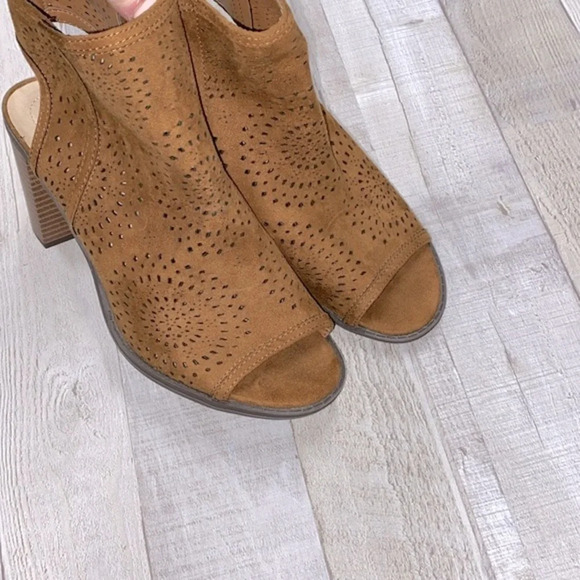 Comfort camel color heeled open toe booties size 9 new - Picture 7 of 11